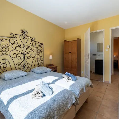 In With Pool And Mountain Views, Cleaning Included Vila