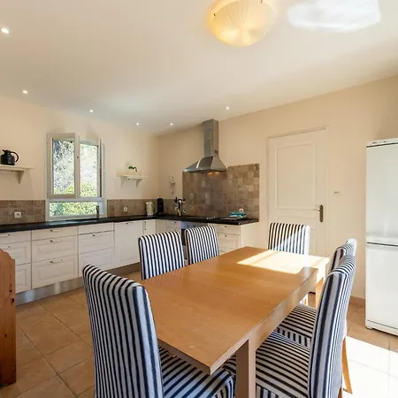 In With Pool And Mountain Views, Cleaning Included Vila